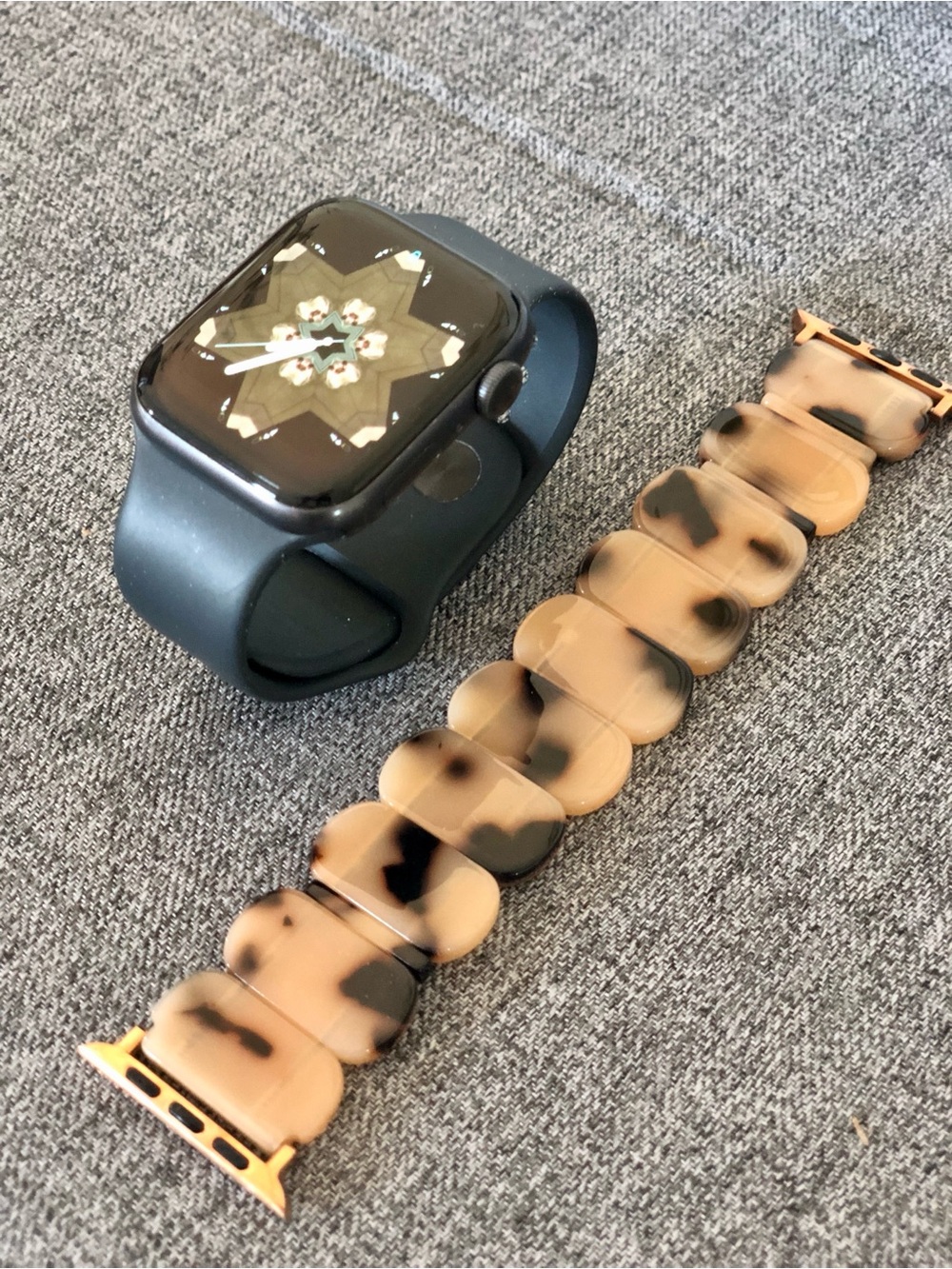 Apple Smartwatch Series 5 - 32G with 2 Bands